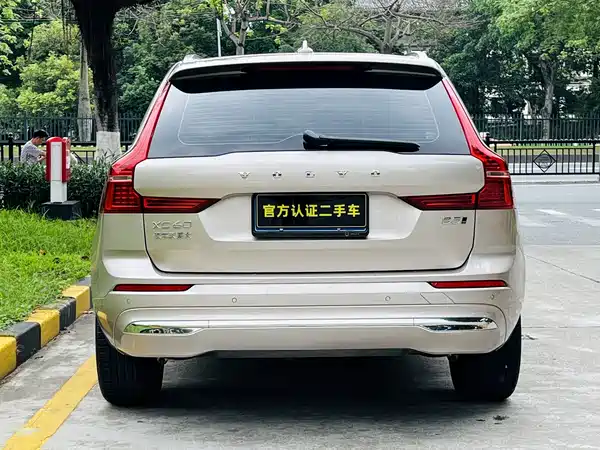Volvo XC60 2025