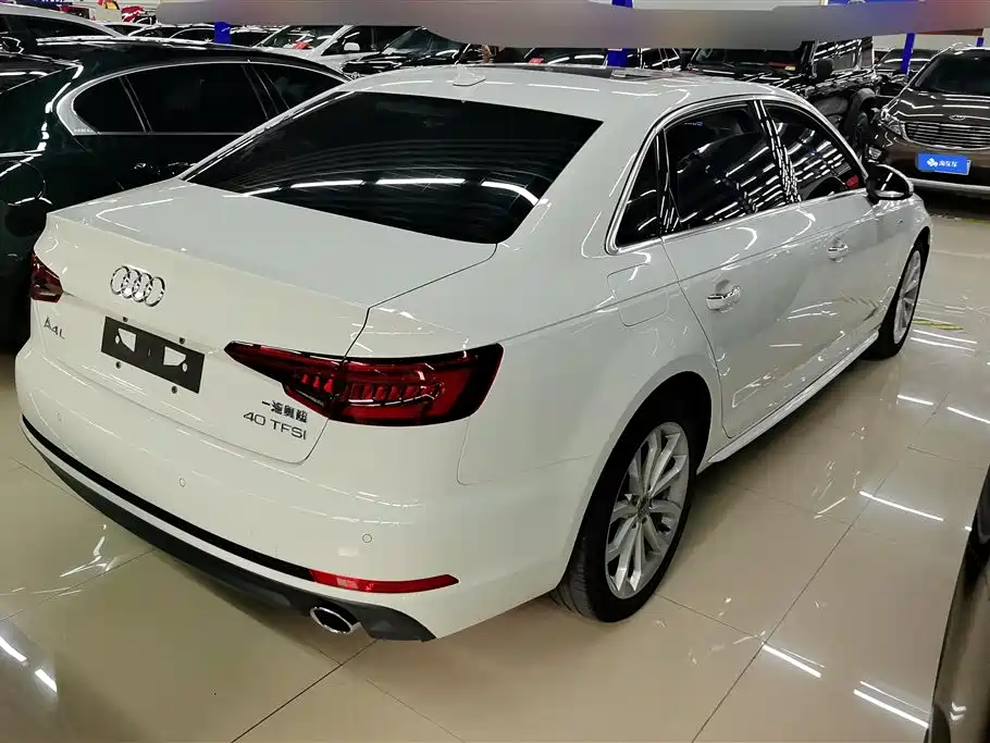 Audi A4L 2018 — фото 3
