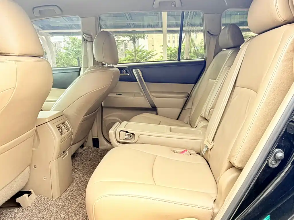 Toyota Highlander 2010 — фото 11