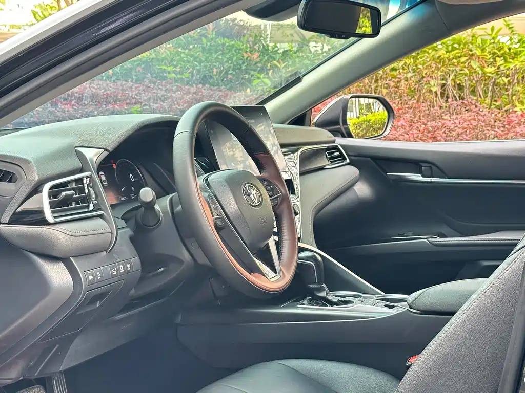 Toyota Camry 2022 — фото 7