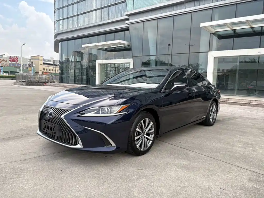 Lexus ES 2021 — фото 1