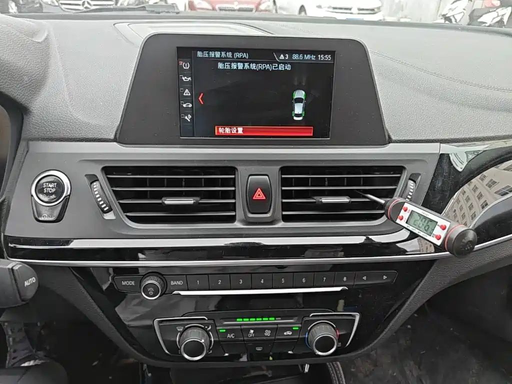 BMW 1 Series 2018 — фото 13