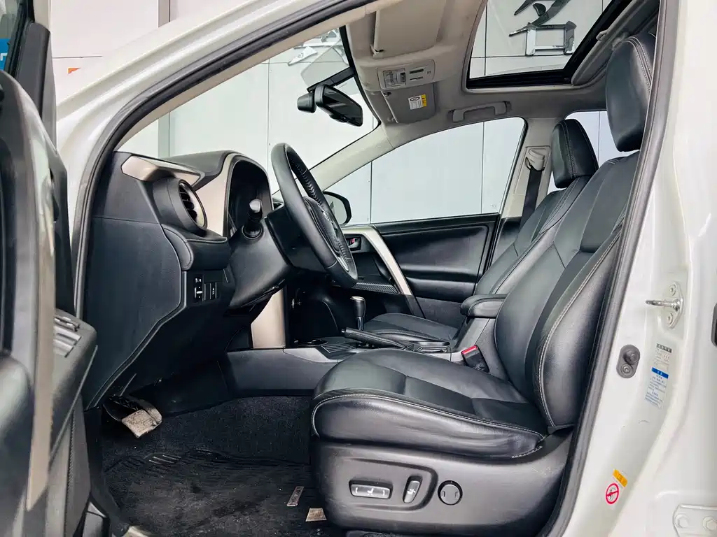 Toyota RAV4 2016 — фото 10