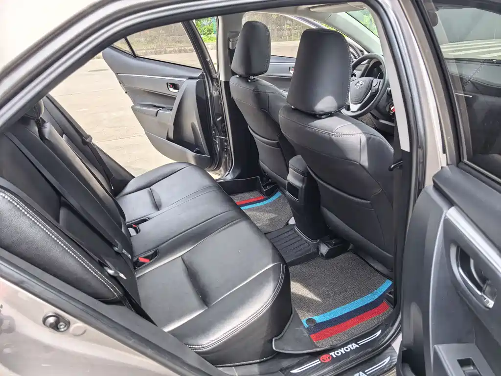 Toyota Corolla 2017 — фото 13