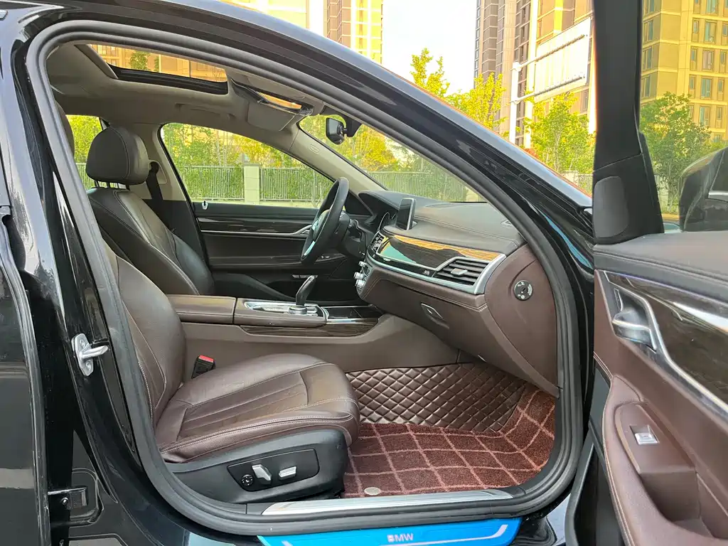 BMW 7 Series 2017 — фото 14