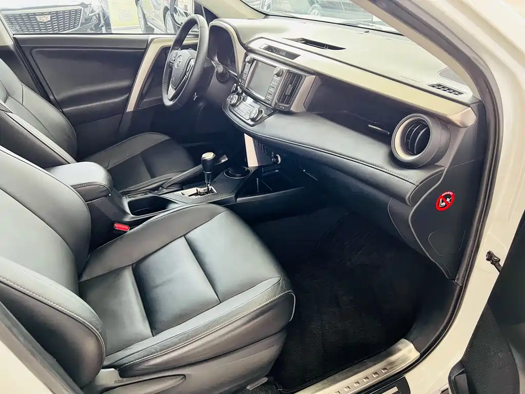 Toyota RAV4 2016 — фото 18