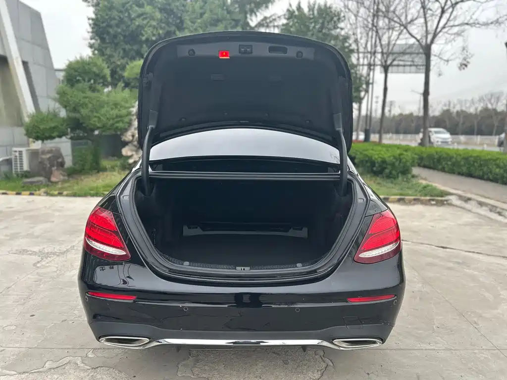Mercedes-Benz E-Class 2020 — фото 17