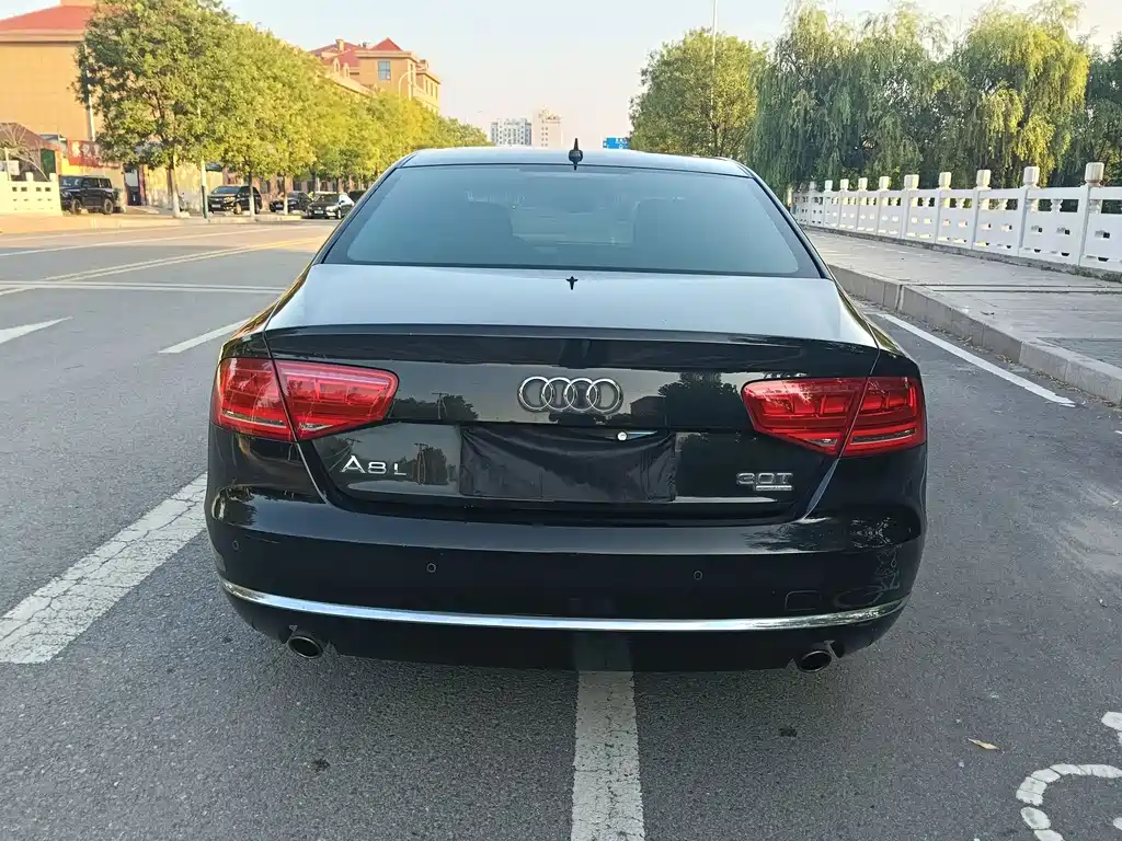 Audi A8 2011