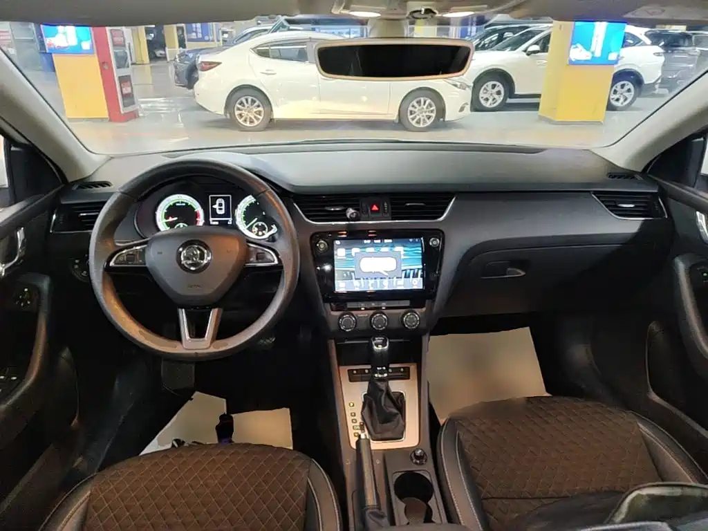 Skoda Octavia 2018 — фото 10