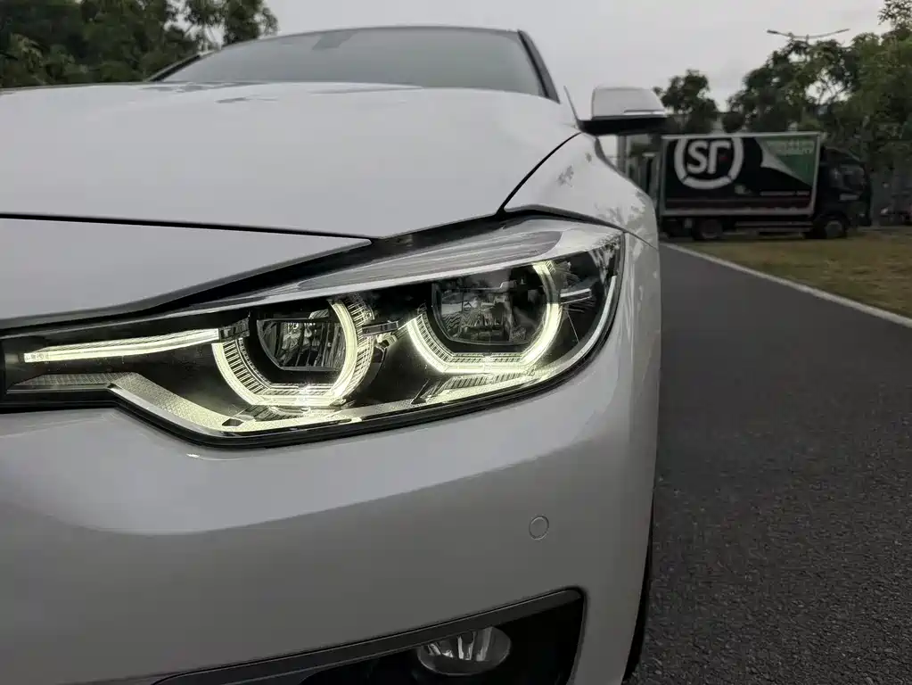 BMW 3 Series 2018 — фото 4