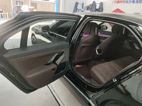 BMW 7 Series 2024