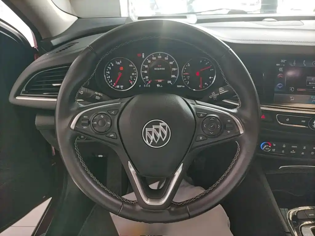 Buick Regal 2018 — фото 11