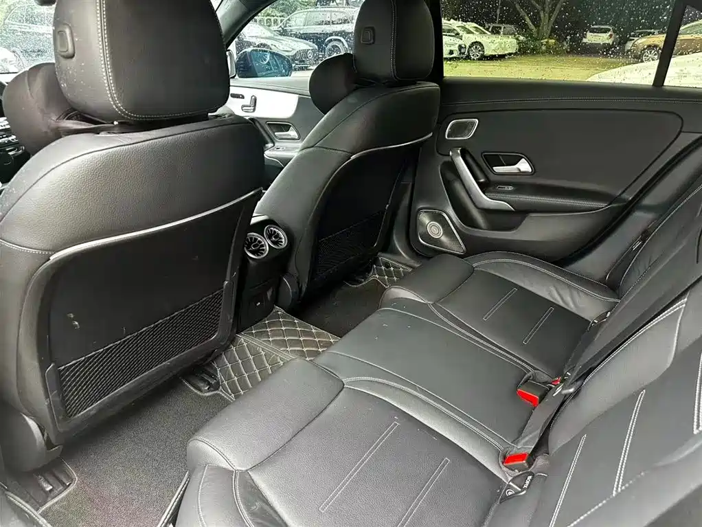 Mercedes-Benz A-Class AMG 2025 — фото 17