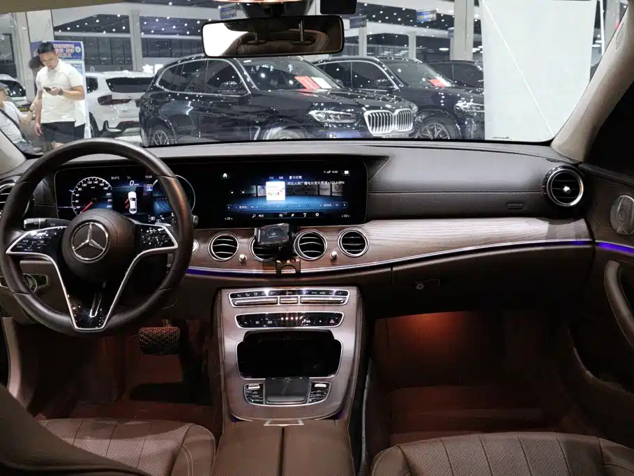 Mercedes-Benz E-Class 2023 — фото 9