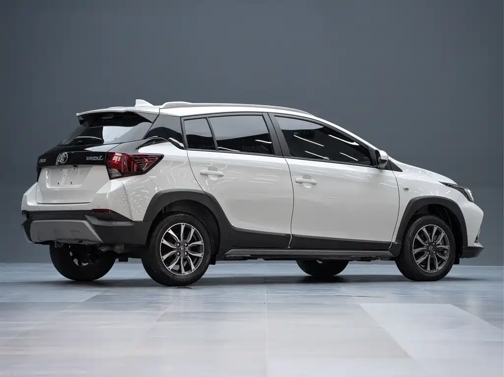Toyota Yaris L 2023 — фото 9