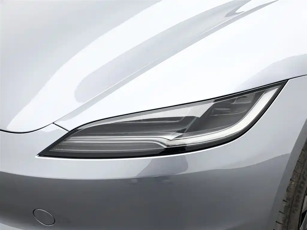 Tesla Model 3 2026 — фото 18
