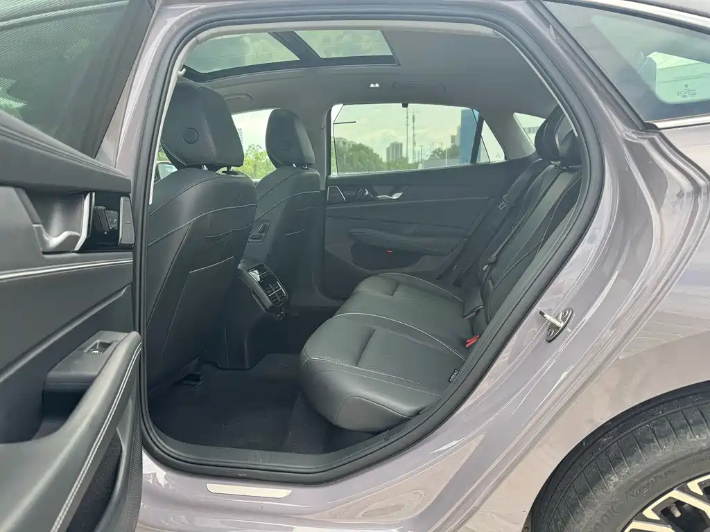 Volkswagen Passat 2025