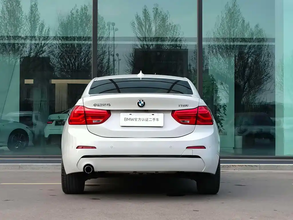 BMW 1 Series 2018 — фото 4