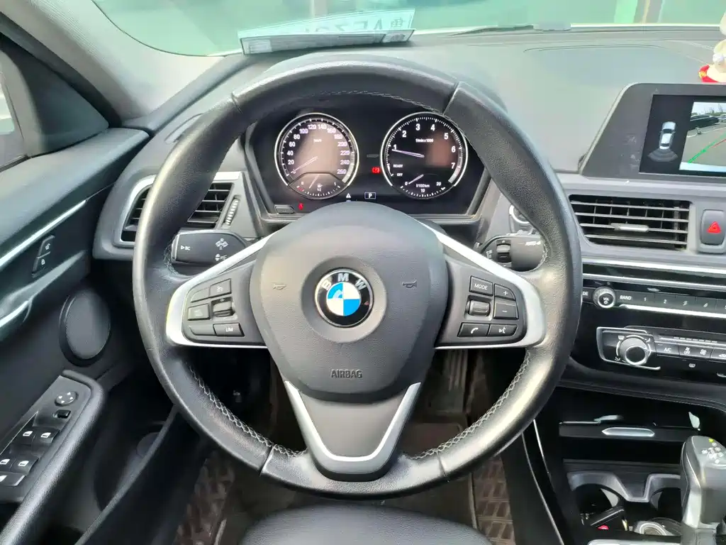 BMW 1 Series 2018 — фото 14