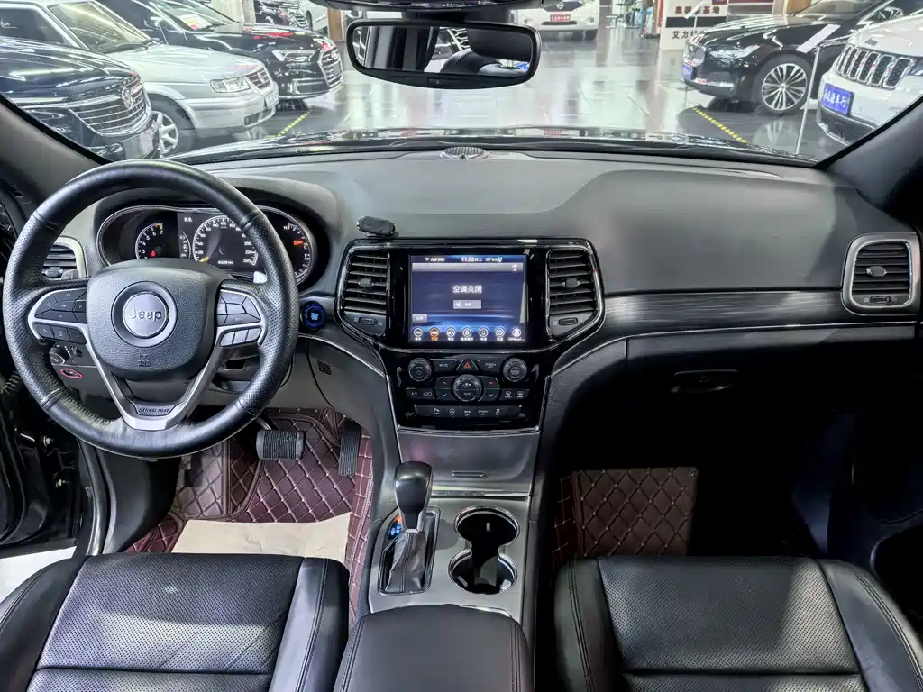 Jeep Grand Cherokee 2021 — фото 10