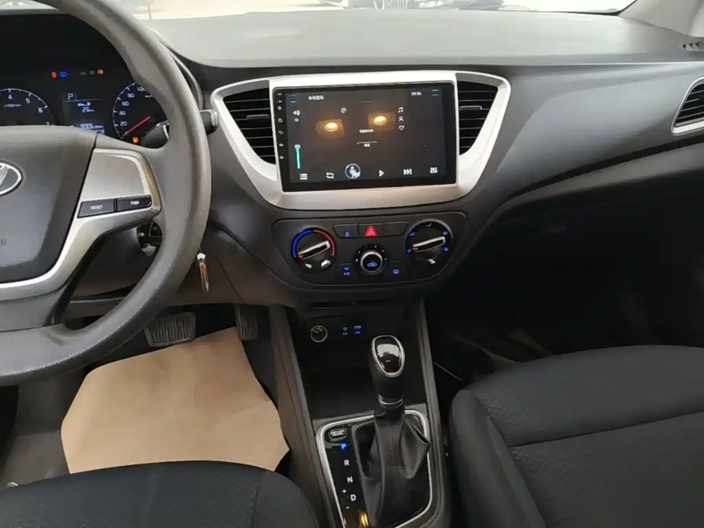 Hyundai Verna 2018 — фото 13