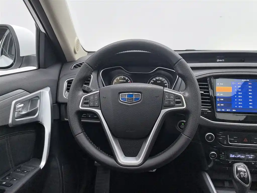 Geely Vision X6 2017 — фото 11
