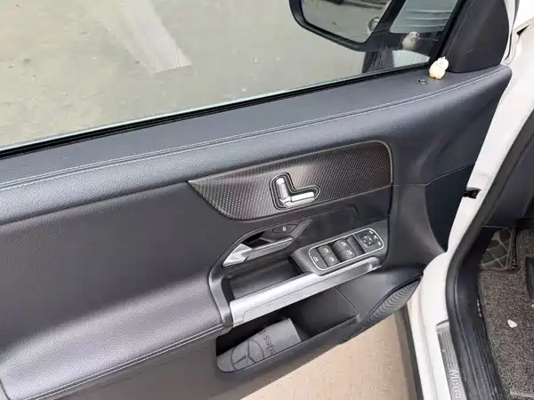 Mercedes-Benz GLB 2021