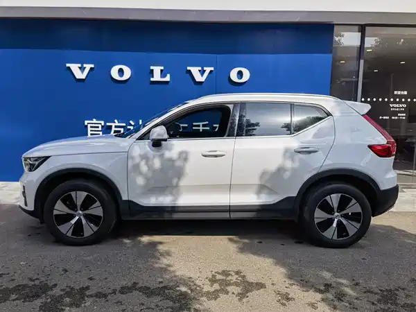 Volvo XC40 2024
