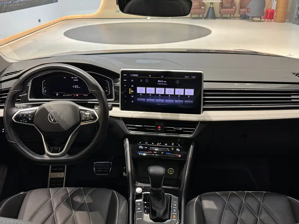 Volkswagen Tiguan L 2021 — фото 14