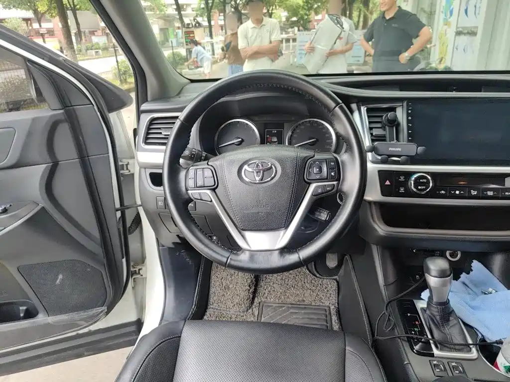 Toyota Highlander 2018 — фото 11