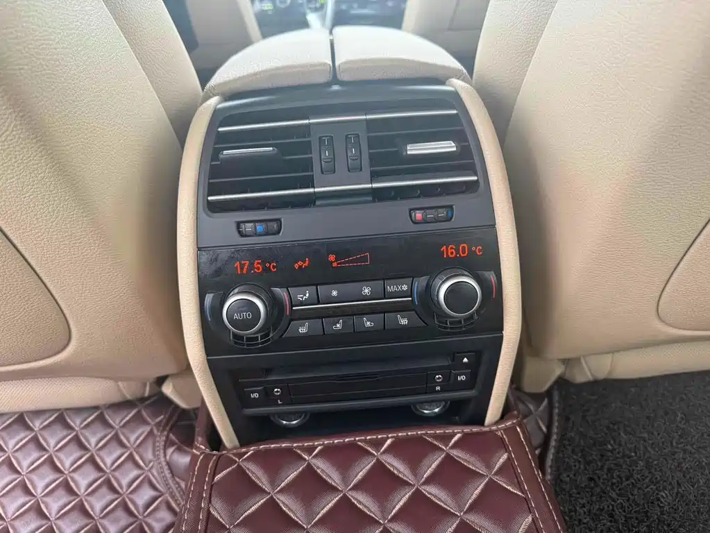 BMW 7 Series 2013 — фото 11