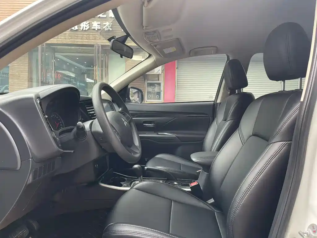 Mitsubishi Outlander 2022