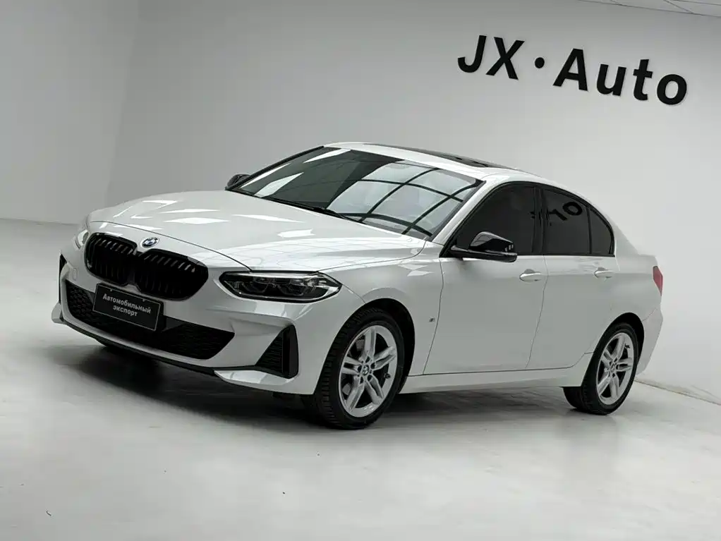 BMW 1 Series 2022 — фото 1