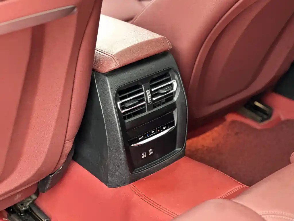 BMW 3 Series 2023 — фото 13