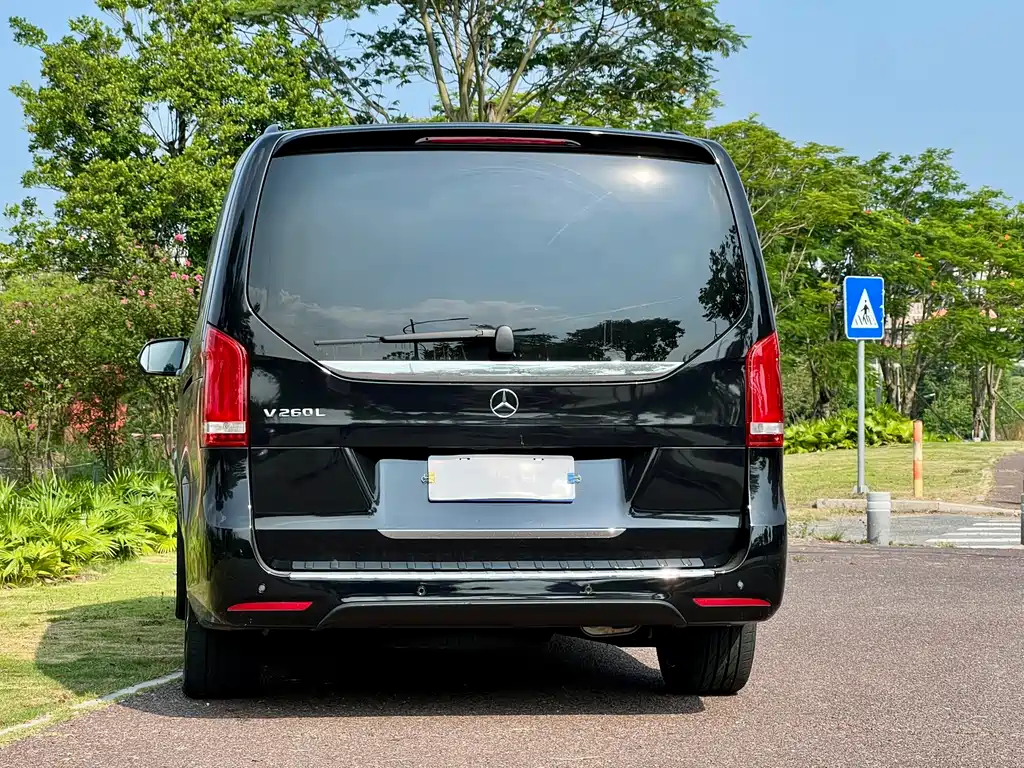 Mercedes-Benz V-Class 2022 — фото 8