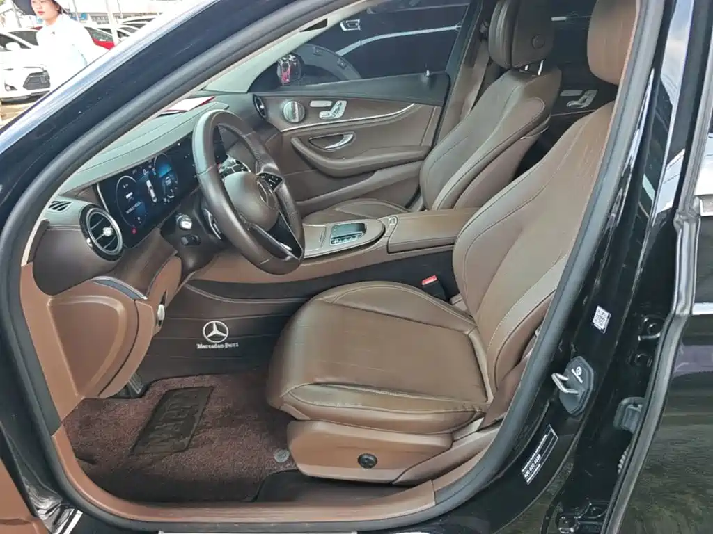 Mercedes-Benz E-Class 2023 — фото 15