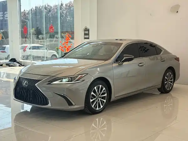 Lexus ES 2021