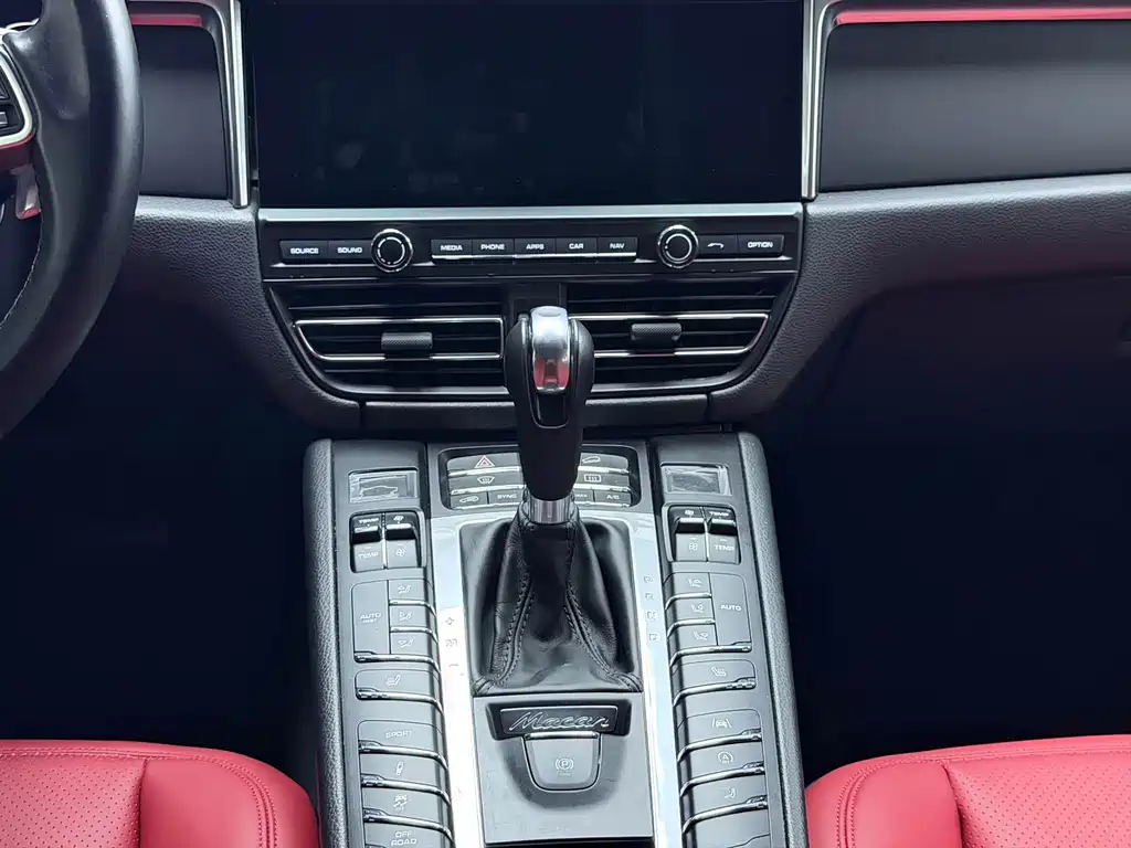 Porsche Macan 2018 — фото 12