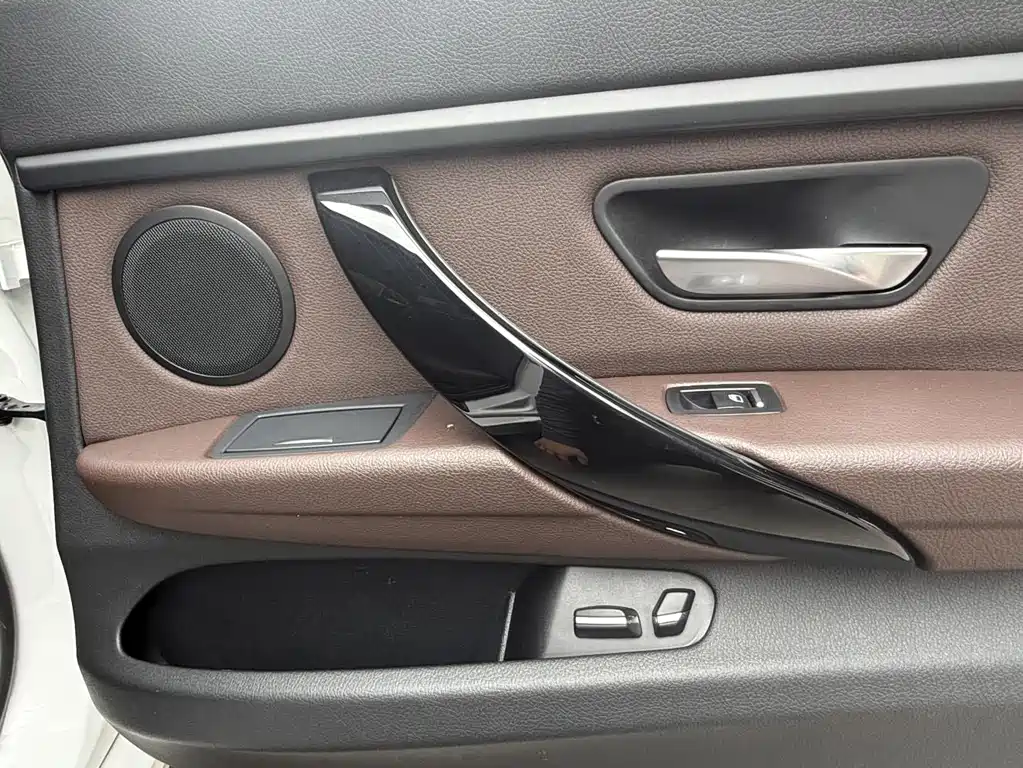 BMW 3 Series 2018 — фото 15