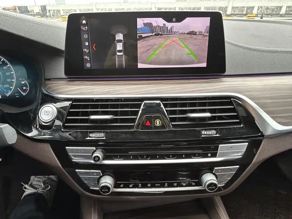 BMW 5 Series New Energy 2019 — фото 18