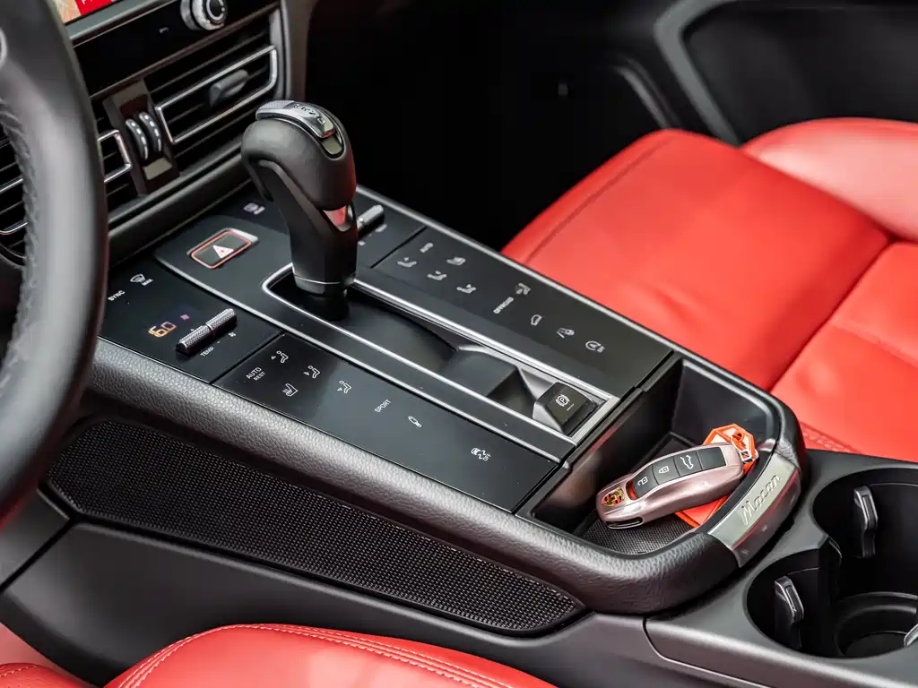 Porsche Macan 2023 — фото 14