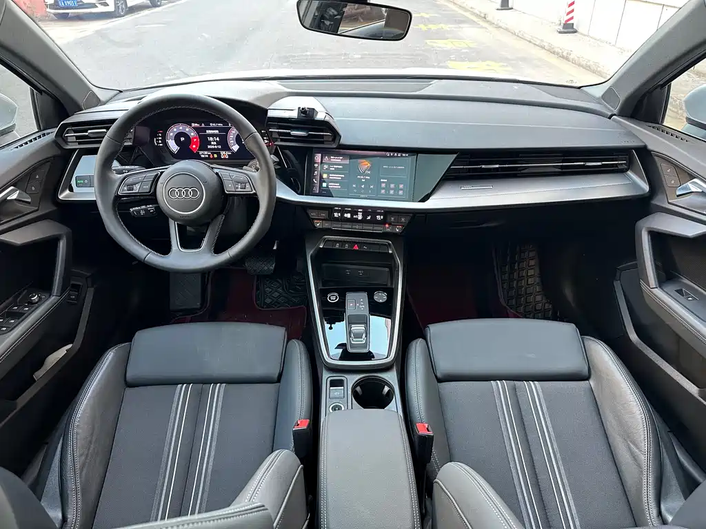 Audi A3 2023 — фото 14