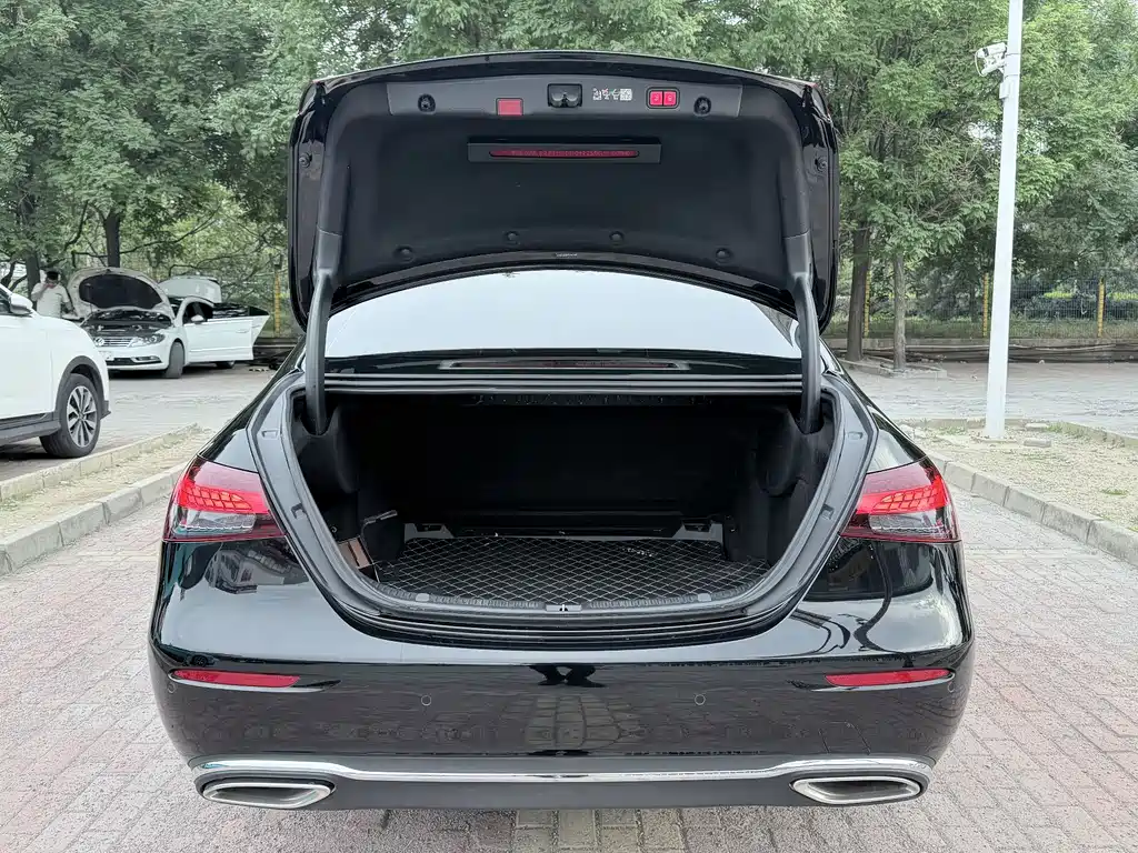 Mercedes-Benz E-Class 2023 — фото 18
