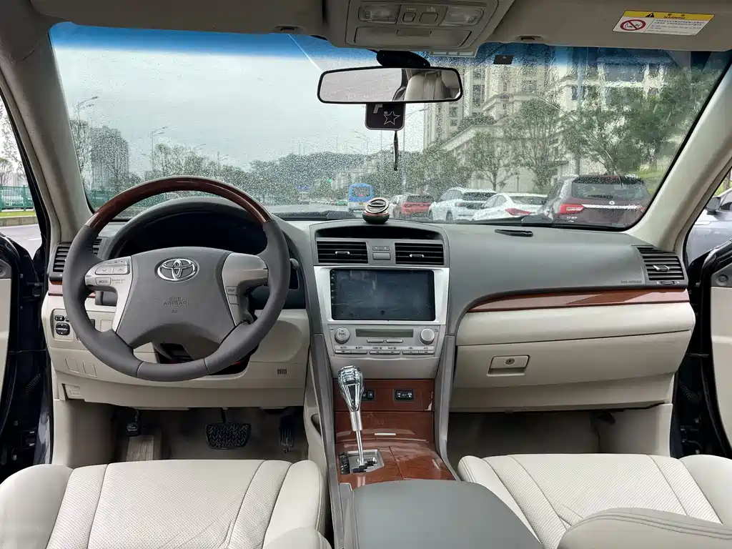 Toyota Camry 2015 — фото 8