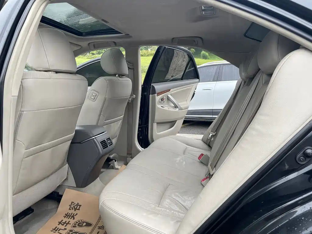 Toyota Camry 2015 — фото 10