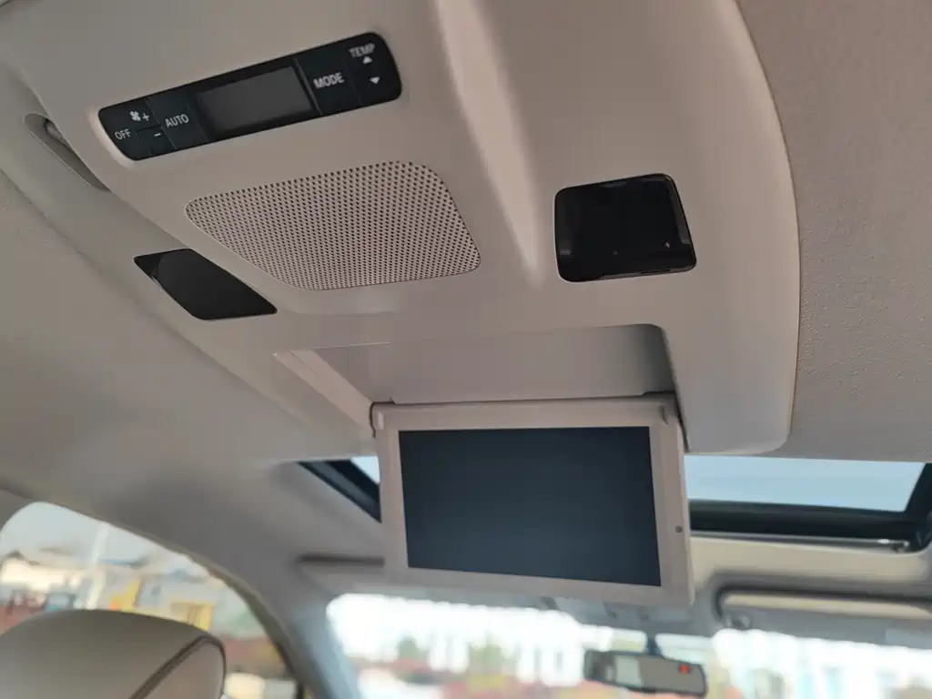 Nissan Quest 2015 — фото 15
