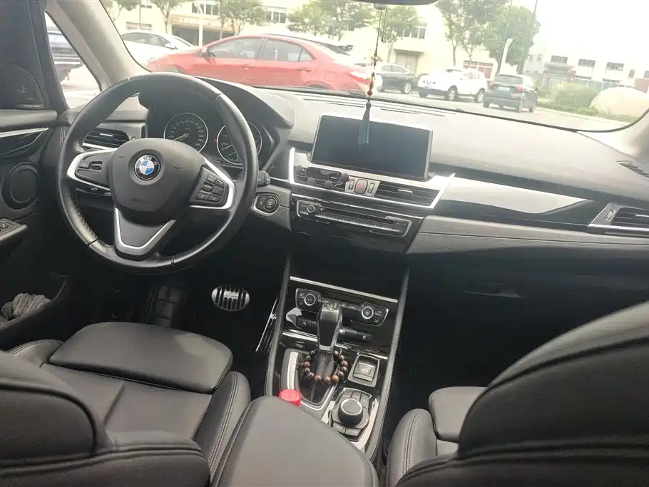 BMW 2 Series Active Tourer 2017 — фото 12