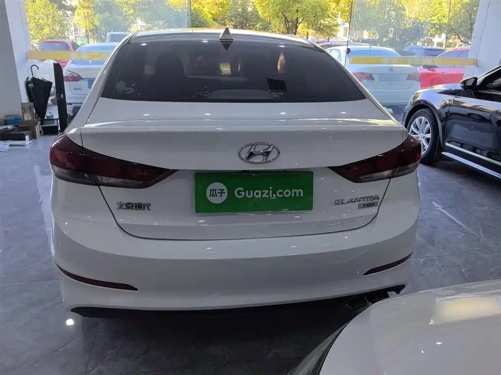 Hyundai Elantra 2019 — фото 22