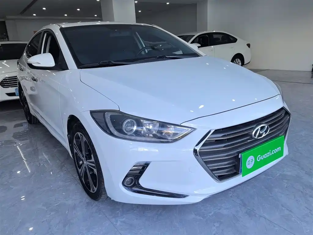 Hyundai Elantra 2019 — фото 20