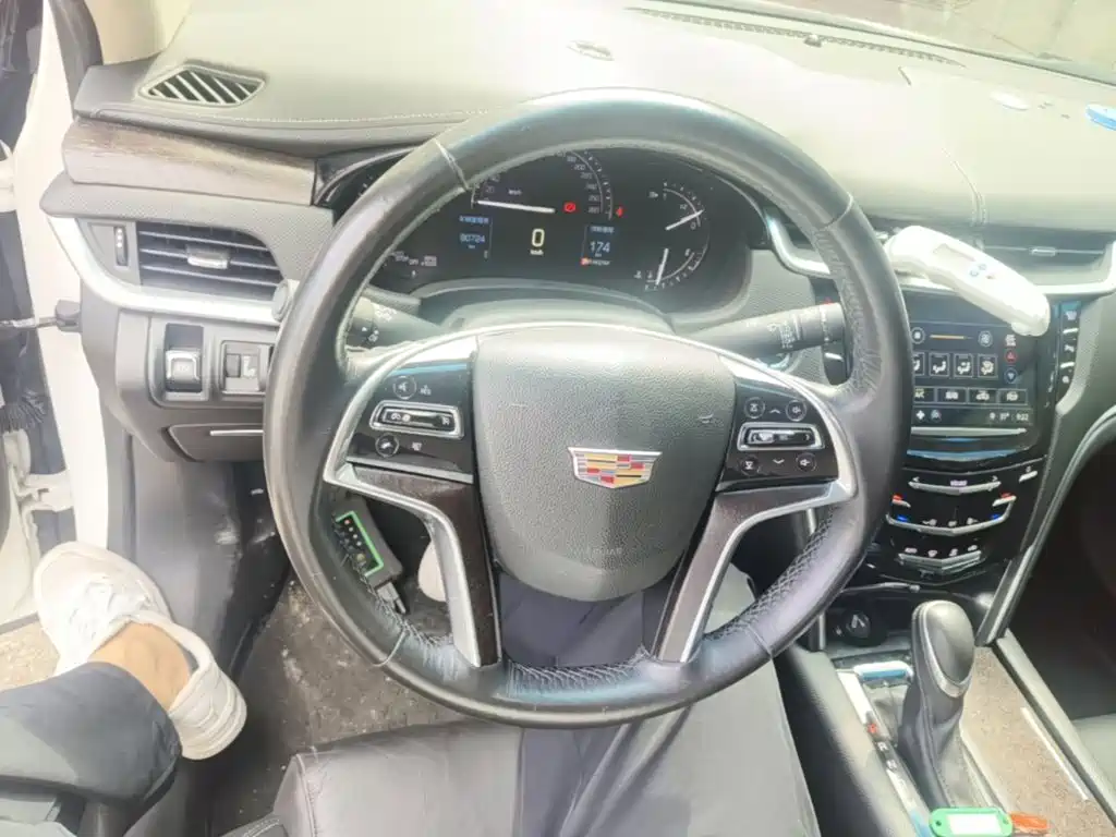 Cadillac XTS 2019 — фото 11